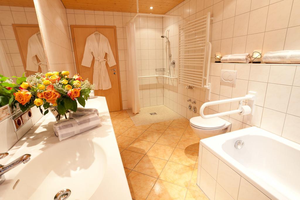 "Ferienwohnung Anna" - Annehmlichkeiten Von 4-Sterne Familien-Und Wellnesshotel Viktoria Koennen Mitgenutzt Werden Oberstdorf Eksteriør bilde